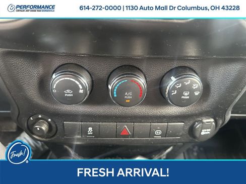 Used 2011 Jeep Wrangler Unlimited Sahara image 19