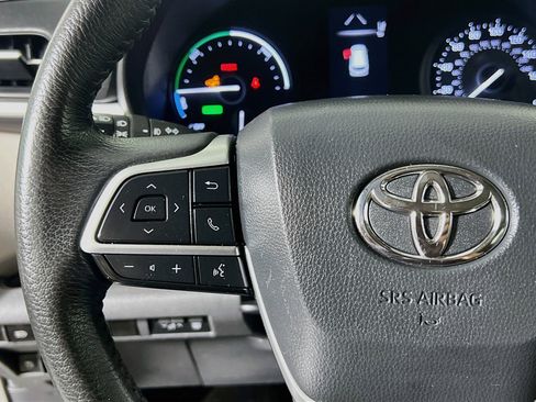 Used 2024 Toyota Sienna XLE FWD image 19
