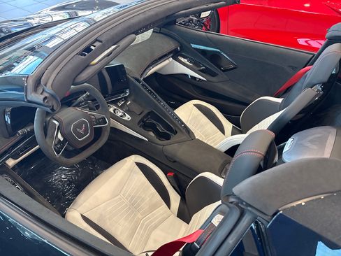 Used 2023 Chevrolet Corvette Stingray Premium Conv w/ Z51 Performance Package RWD image 23