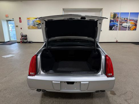 Used 2009 Cadillac DTS w/ Trunk Convenience Package FWD image 40