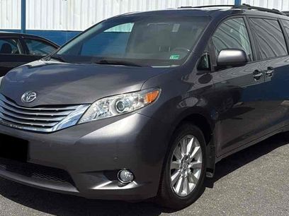Used 2011 Toyota Sienna Limited w/ Premium Pkg