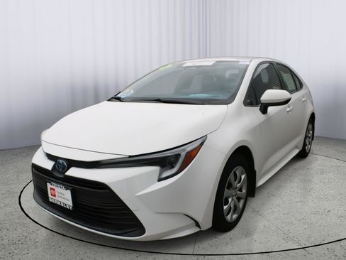 Certified 2024 Toyota Corolla LE image 4