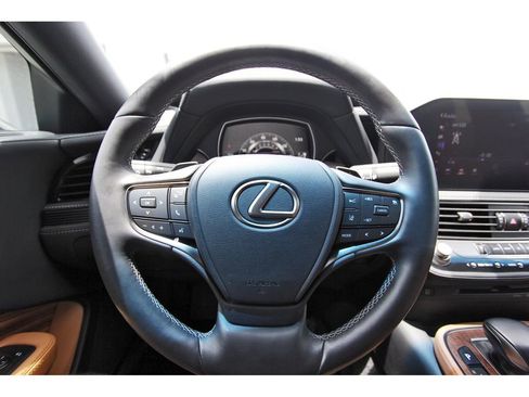 Used 2022 Lexus LS 500 RWD image 13