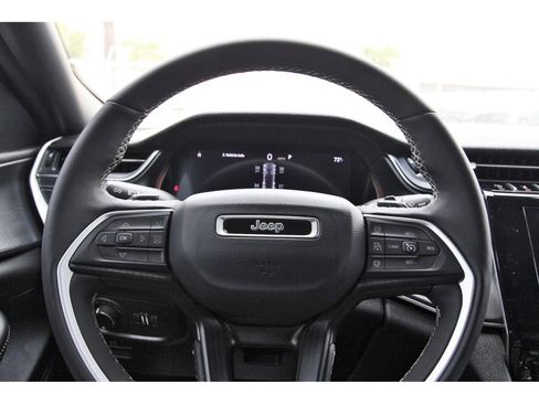 Used 2024 Jeep Grand Cherokee Altitude image 16