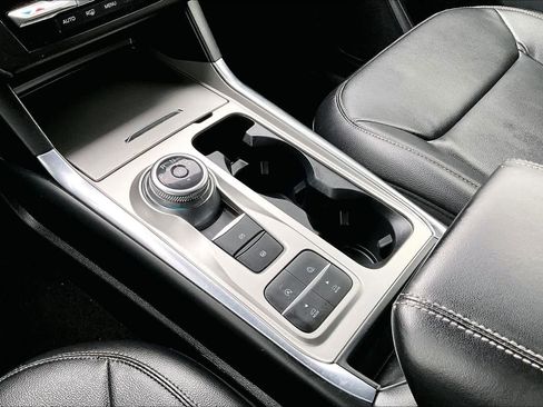 Used 2020 Ford Explorer XLT w/ Equipment Group 202A image 16