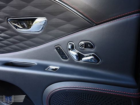 Used 2022 Bentley Flying Spur V8 image 13