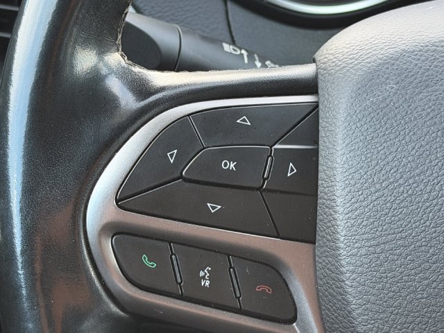 Used 2020 Jeep Cherokee Latitude Plus w/ Cold Weather Group AWD/4WD image 26