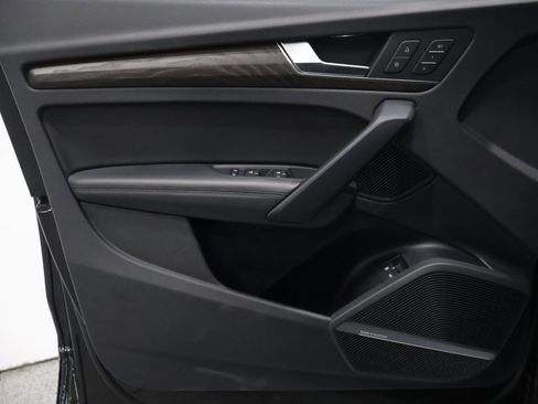 Used 2020 Audi Q5 e Prestige w/ Prestige Package image 12