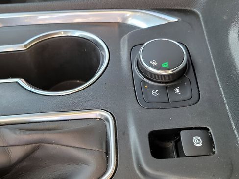 Certified 2023 Chevrolet Traverse LT image 28