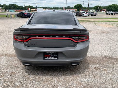 Used 2017 Dodge Charger SXT RWD image 9