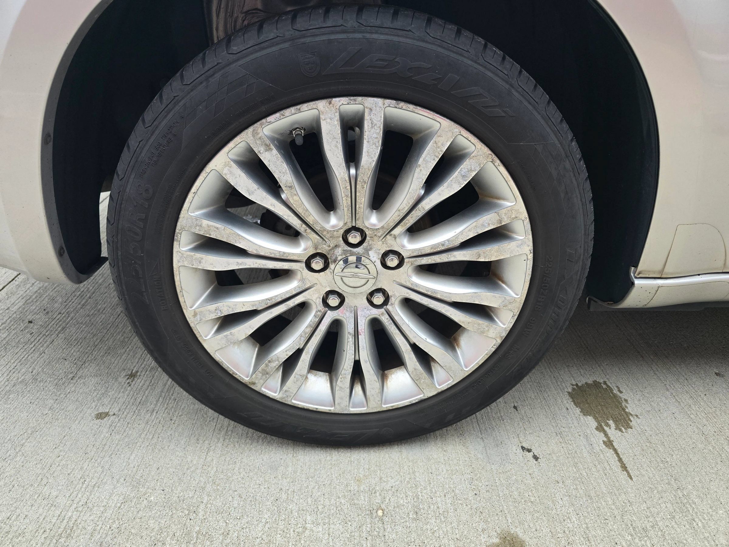 Used 2011 Chrysler 200 Limited FWD image 21