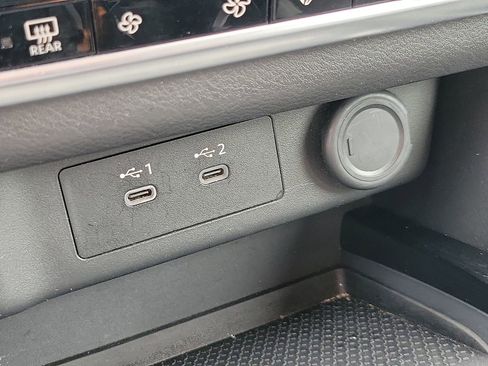 Used 2025 Nissan Rogue SV FWD image 28