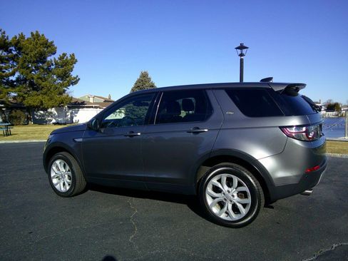 Used 2018 Land Rover Discovery Sport HSE image 10