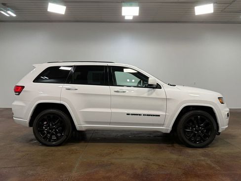 Used 2022 Jeep Grand Cherokee Altitude image 23