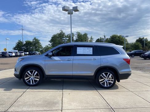 Used 2018 Honda Pilot Touring image 7