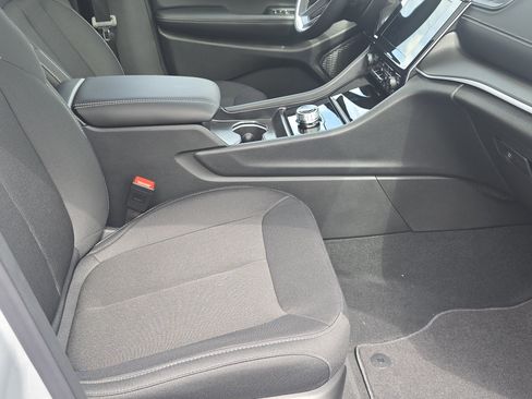 New 2025 Jeep Grand Cherokee Laredo X w/ Luxury Tech Group I image 24