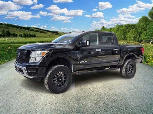 Used 2021 Nissan Titan SV w/ SV Convenience Package image 2