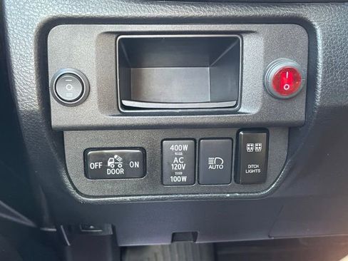 Used 2019 Toyota Tacoma TRD Off-Road AWD/4WD image 14