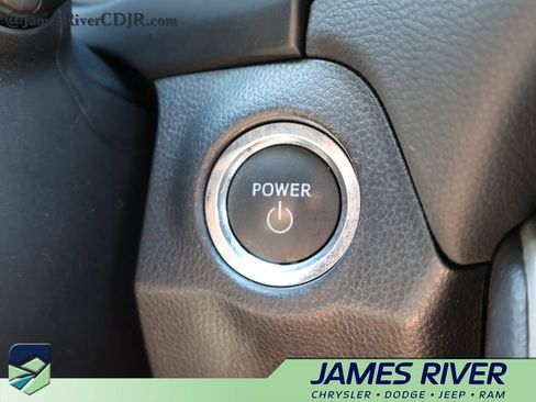Used 2025 Toyota RAV4 XLE AWD/4WD image 30