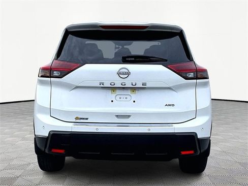 Used 2025 Nissan Rogue SV image 5