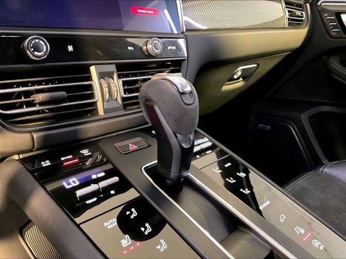 Certified 2022 Porsche Macan GTS AWD/4WD image 17