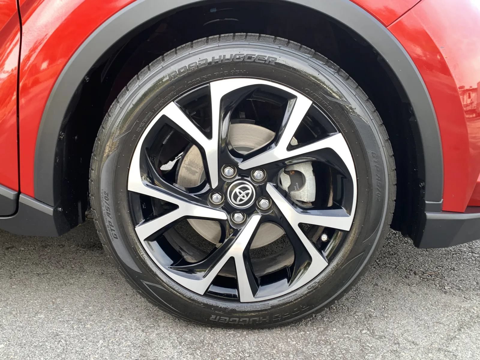 Used 2020 Toyota C-HR XLE FWD image 11