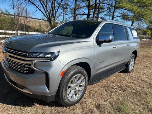 Used 2023 Chevrolet Suburban Premier w/ Advanced Technology Package image 7