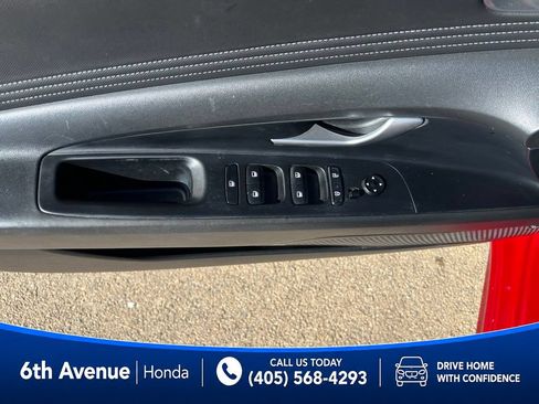 Used 2022 Hyundai Elantra Limited FWD image 23