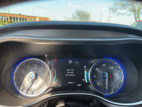 Used 2017 Chrysler Pacifica Limited w/ UConnect Theater Package image 15