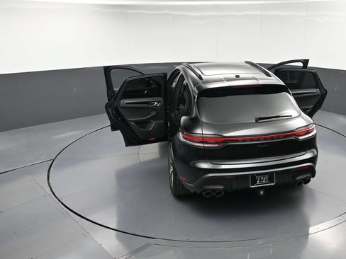 Certified 2023 Porsche Macan Turbo AWD/4WD image 34