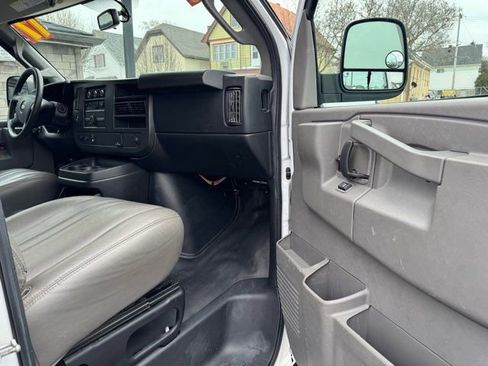Used 2017 Chevrolet Express 2500 image 26