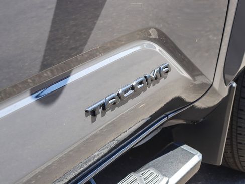 Used 2024 Toyota Tacoma TRD Sport image 9