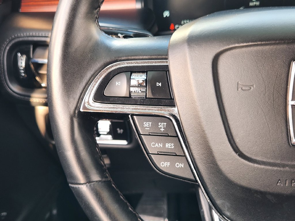 Used 2023 Lincoln Nautilus Reserve AWD/4WD image 27