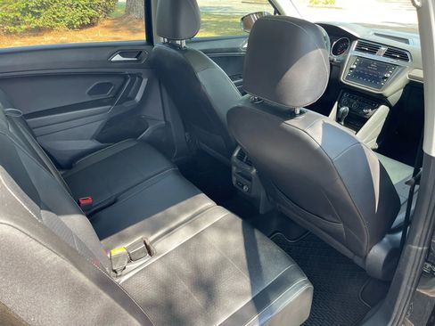 Used 2021 Volkswagen Tiguan SE image 13