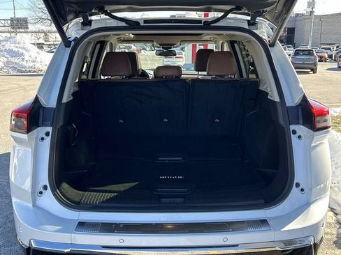 Certified 2025 Nissan Rogue Platinum w/ Tech Package AWD/4WD image 27