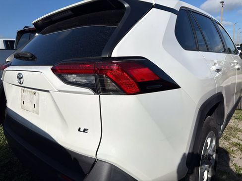Used 2019 Toyota RAV4 LE FWD image 10