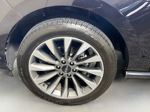 Used 2021 Lincoln Navigator Reserve image 13