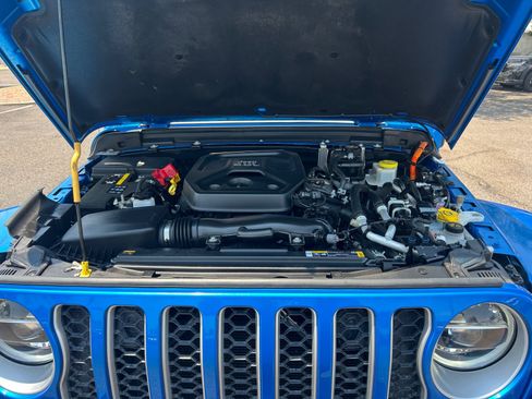 Used 2022 Jeep Wrangler Unlimited Sahara w/ Safety Group AWD/4WD image 21