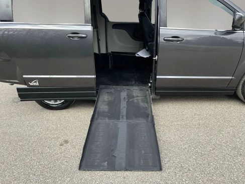 Used 2018 Dodge Grand Caravan SXT FWD image 28