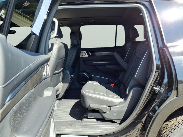 Used 2026 Buick Enclave Avenir w/ Super Cruise Package AWD/4WD image 10