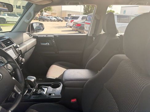 Used 2018 Toyota 4Runner TRD Off-Road AWD/4WD image 5