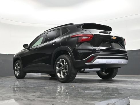Used 2025 Chevrolet Trax LT w/ Driver Confidence Package FWD image 22