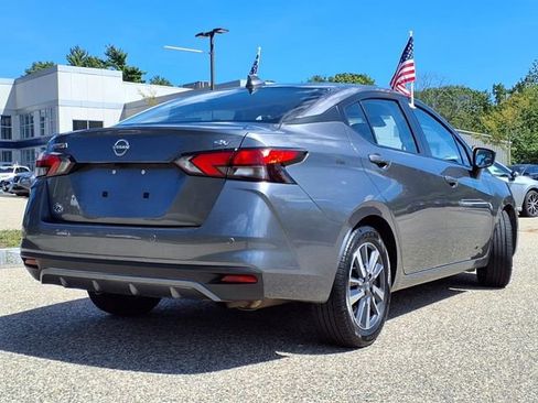 Used 2023 Nissan Versa SV image 3