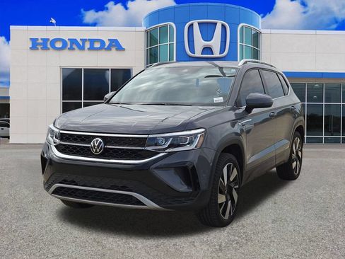 Used 2024 Volkswagen Taos SEL AWD/4WD image 3