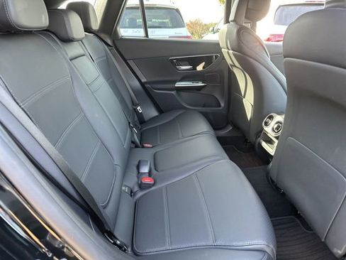 Used 2025 Mercedes-Benz GLC 300 4MATIC image 27