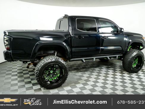 Used 2020 Toyota Tacoma TRD Sport AWD/4WD image 2