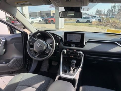 Used 2025 Toyota RAV4 XLE image 29