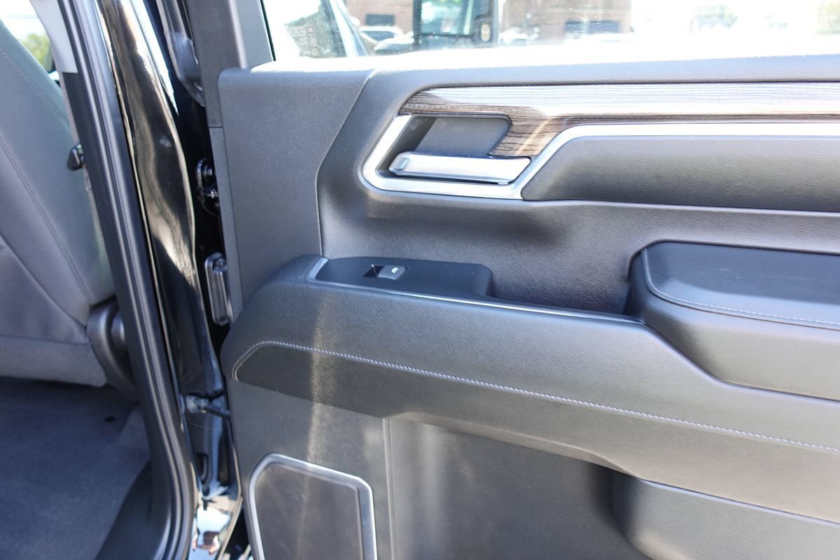 Used 2024 Chevrolet Silverado 2500 LT w/ Midnight Edition AWD/4WD image 30