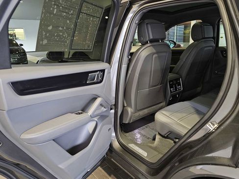 Used 2023 Porsche Cayenne image 17