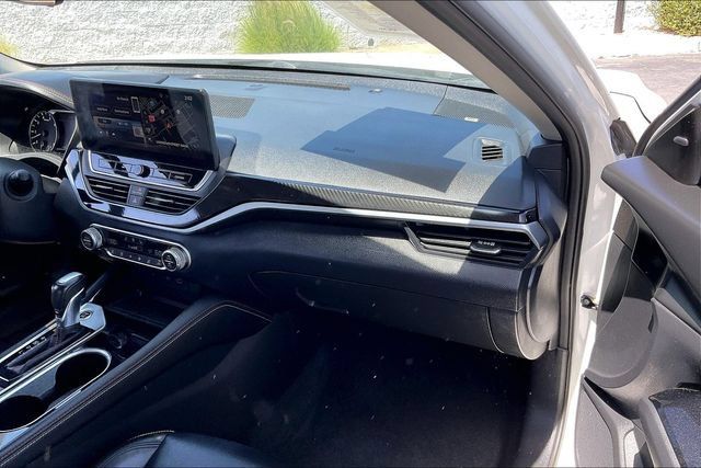 Used 2023 Nissan Altima 2.0 SR FWD image 16